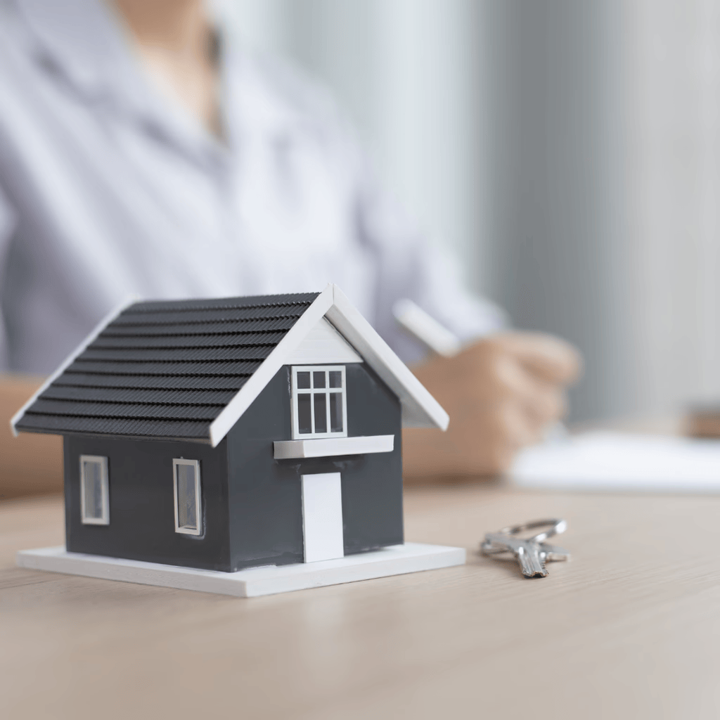 Gérer sa résidence secondaire : SCI ou indivision ?